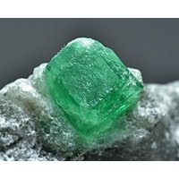 Hervorragende Qualität Beendete Natürliche Smaragd Kristallmuster 16 Karat von MineMinerals