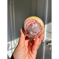 Mookait Kugel Mit Lila, Pink, Rot Und Gelb - 70, 7mm von MineralMinded