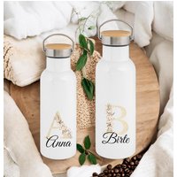Edelstahl Trinkflasche Mit Bambusdeckel Personalisiert „Name Und Anfangsbuchstabe" - Thermoflasche Isolierflasche von MiniGeschenk