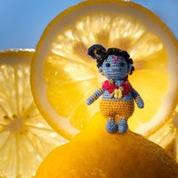 Gehäkelte Puppe Krishna - Handgefertigte Miniatur-Baumwollfigur Gehäkelte Puppe Krishna - Handgefertigte Miniatur-Baumwollfigur von MiniatureTaleWorld