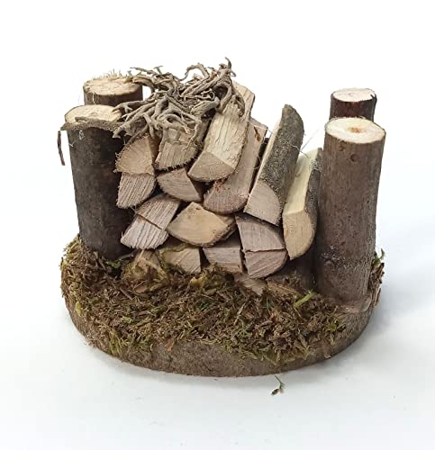 Miniaturenbau-Lewen Holzstapel aus Holz auf Baumscheibe. Krippenzubehör für Weihnachtskrippe. 7x5 cm von Miniaturenbau-Lewen