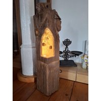 Stehlampe Windlicht Laterne Eichenbalken Lampe Holzbalken Dekosäule Fachwerk Kerzen Balkenlampe Holzlampe Design Skulptur Stele Stehlampe Windlicht Laterne Eichenbalken Lampe Holzbalken Dekosäule Fachwerk Kerzen Balkenlampe Holzlampe Design Skulptur Stele von MinnekenhusDesign