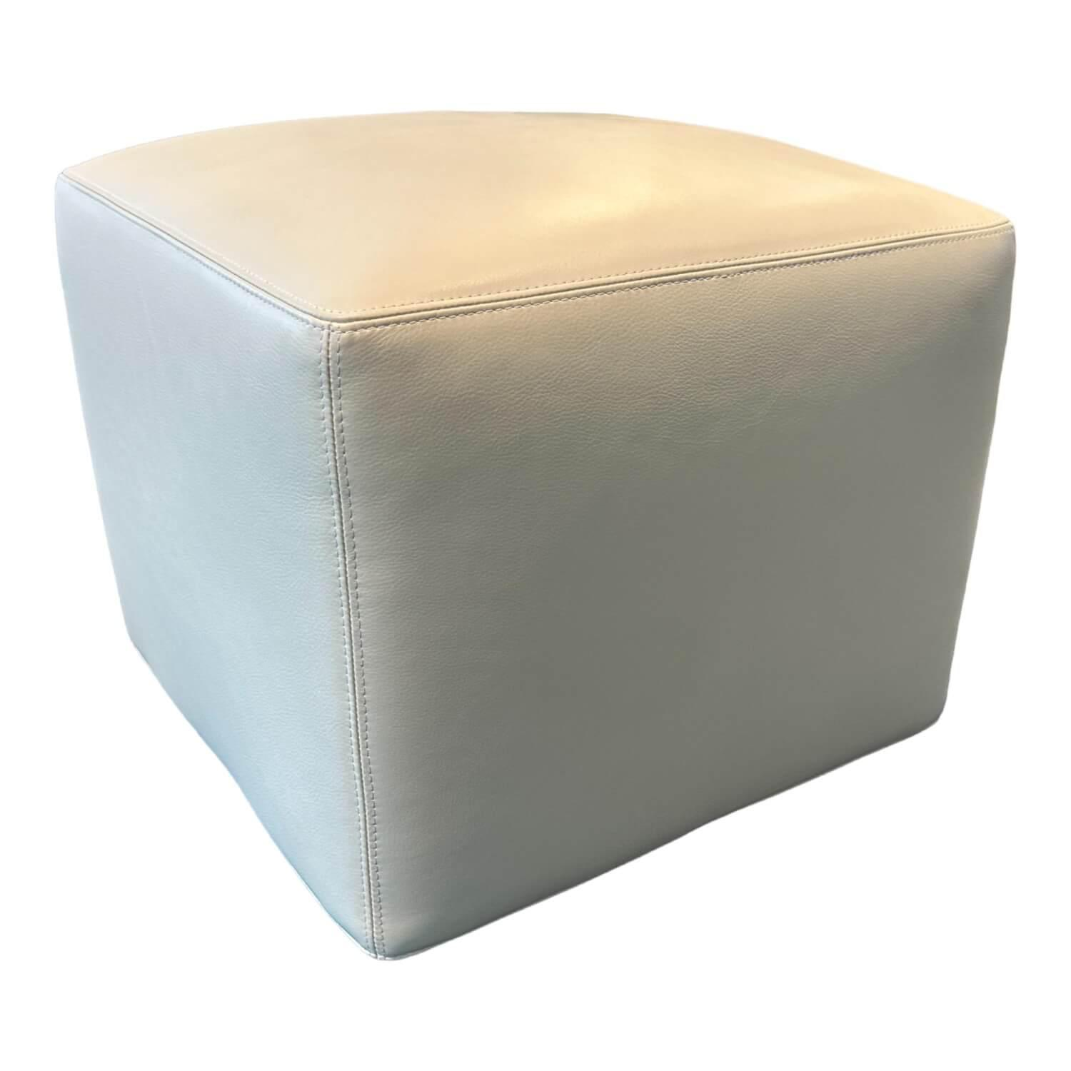 Hocker Damier Leder Nappa 401 Sabbia Hocker Damier Leder Nappa 401 Sabbia von Minotti
