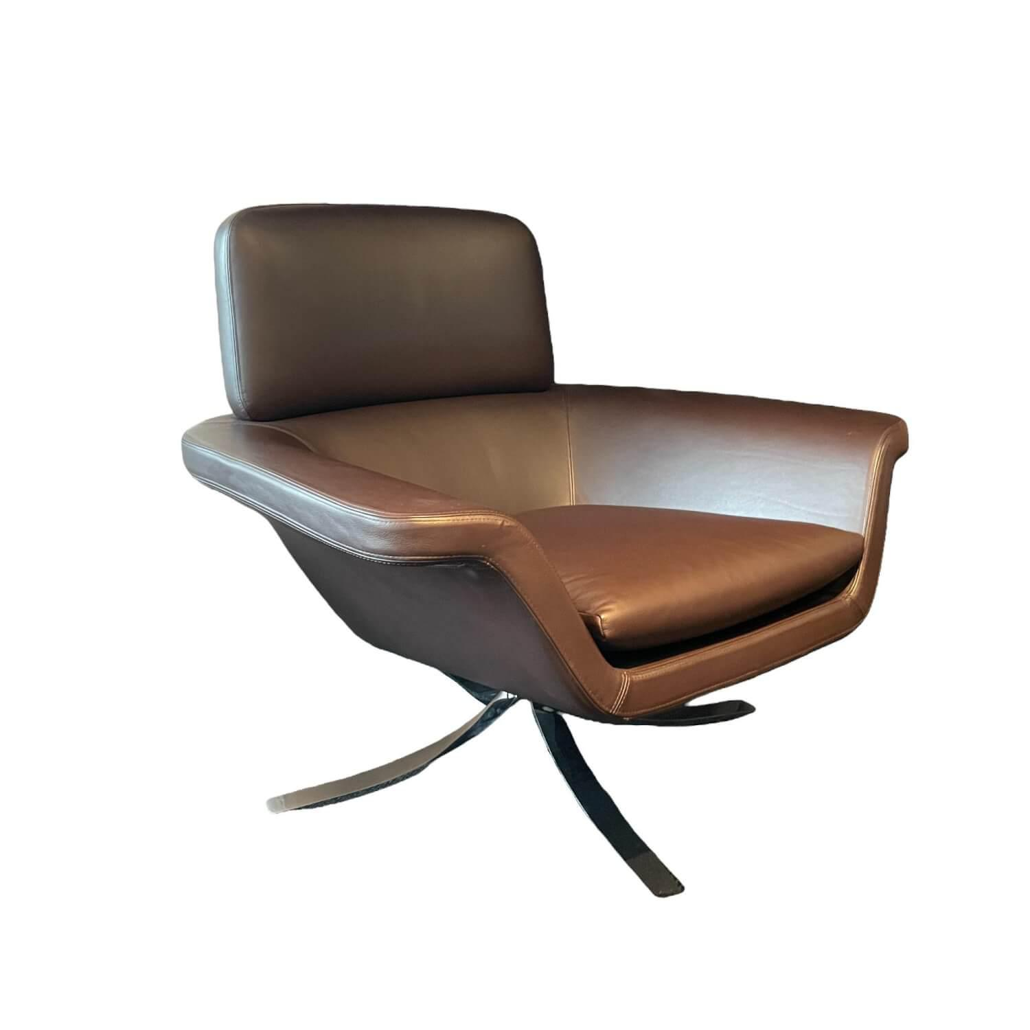 Sessel Blake Leder Braun Gestell Silber von Minotti