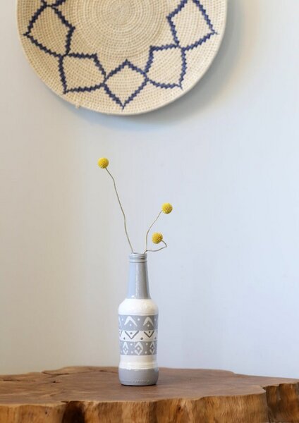 Mio Moyo Flasche aus Glas "African Pattern" - Upcycling Dekorationsobjekt und Vase von Mio Moyo