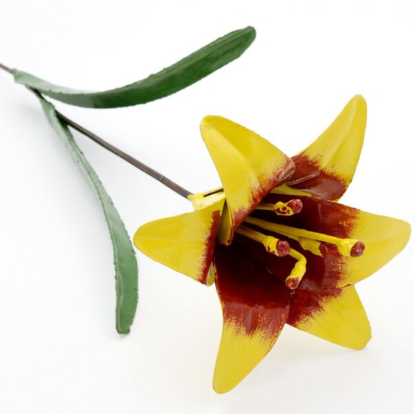 Mio Moyo Lilie - Blume aus Recycling-Metall zur Gartendekoration von Mio Moyo