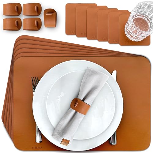 MIQIO Tischset aus Kunstleder - 18er Tisch- Untersetzer-Set - Leder Platzsets abwaschbar - 6 Platzsets, Glasuntersetzer, Serviettenringe | Cognac | rechteckig MIQIO Tischset aus Kunstleder - 18er Tisch- Untersetzer-Set - Leder Platzsets abwaschbar - 6 Platzsets, Glasuntersetzer, Serviettenringe | Cognac | rechteckig von Miqio
