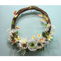 Filzblumen Kranz Frühlingsfilzblumen Ranunkel Anemonen Blumenkranz Sommer Weiß Gelb Blumen Pastell Frühlingskranz Hochzeitsdeko Filzblumen Kranz Frühlingsfilzblumen Ranunkel Anemonen Blumenkranz Sommer Weiß Gelb Blumen Pastell Frühlingskranz Hochzeitsdeko von MiracleWORLDcrafts