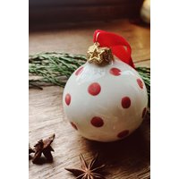 Christbaumkugel Dots Weihnachtsbaum Christbaumschmuck Weihnachten Baumschmuck Weihnachtskugel Rot Grün Keramik Handarbeit Christbaumkugel Dots Weihnachtsbaum Christbaumschmuck Weihnachten Baumschmuck Weihnachtskugel Rot Grün Keramik Handarbeit von MirahKERAMIK