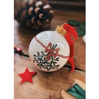 Porzellan Christbaumkugel Beeren Christbaumschmuck Weihnachten Baumschmuck Weihnachtskugel Rot Grün Keramik Handarbeit Nistelzweig von MirahKERAMIK