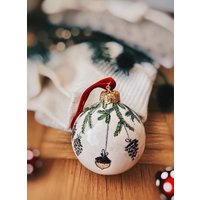 Porzellan Christbaumkugel Nüsse & Tannenzapfen Baum Christbaumschmuck Weihnachten Baumschmuck Weihnachtskugel Rot Grün Keramik Handarbeit von MirahKERAMIK