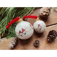 Porzellan Christbaumkugel Rotkehlchen Baum Christbaumschmuck Weihnachten Baumschmuck Weihnachtskugel Rot Grün Keramik Handarbeit von MirahKERAMIK