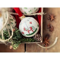 Porzellan Christbaumkugel Schaukelpferd Christbaumschmuck Weihnachten Baumschmuck Weihnachtskugel Rot Grün Keramik Handarbeit von MirahKERAMIK