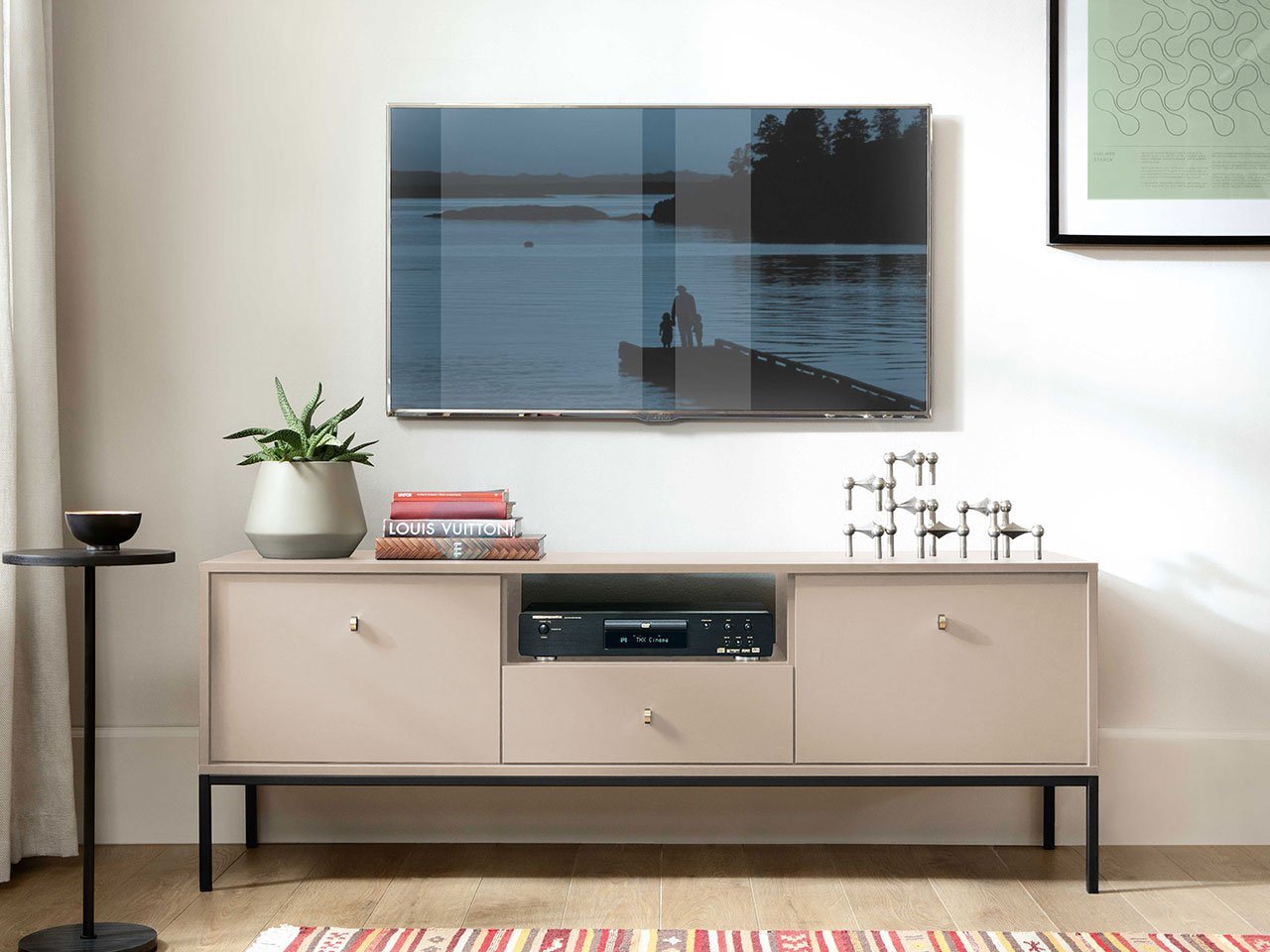 MIRJAN24 TV-Schrank Mono Beige MRTV154 (mit Schublade und 2 Türen) Griffe aus Aluminium, Metall Untergestell 18 x 18 mm von MIRJAN24