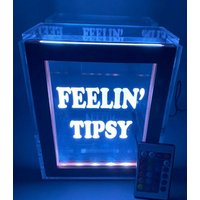 Fantastisch Einzigartiges Eye Catching Tip Box Raffle Fund Raiser Spendenglas Personalisiertes Graviertes Led 16 Farben Wechseln 18 cm B X 8, 5 H von MirrorManiaDesigns