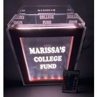 Fantastisch Einzigartiges Eye Catching Tip Box Raffle Fund Raiser Spendenglas Personalisiertes Graviertes Led 16 Farben Wechseln 18 cm B X 8, 5 H von MirrorManiaDesigns