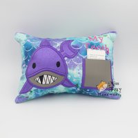Purple Shark My Lost Tooth Fee Kissen Für Mädchen | Personalisierter Zahnbeutel Zahnkissen Zahnfee Türhänger Plüsch-Plüsch-Tasche von MissFoxyHandmade