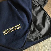 Personalisierte Polar Fleece Und Polyester Picknickdecke - Monogramm Outdoor Blanket Bestickte Tailgating Decke von MissMarisasMonograms