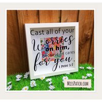 Bibelvers Schriftrahmen, Christliche Geschenke 1. Petrus 57 von MissPatchDesigns