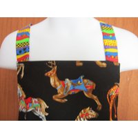 Kinderschürze Schwarz Mit Bunten Karussell-Tieren von MissSewanSew