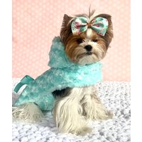 Kunstfell Mantel - Cyan, Lavendel, Hellrosa, Dunkelpink, Weiß, Rot Hundemantel Mit Flanell Oder Fleece Gefüttert D Ring Kunstfell Mantel - Cyan, Lavendel, Hellrosa, Dunkelpink, Weiß, Rot Hundemantel Mit Flanell Oder Fleece Gefüttert D Ring von MissSophieBowtique