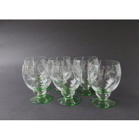 Vintage Set Von 6 Weingläsern Saftgläser Mit Grünen Fuß 40Er Jahre Geschliffenes Glas Vintage Set Von 6 Weingläsern Saftgläser Mit Grünen Fuß 40Er Jahre Geschliffenes Glas von MissTellGeschenke