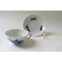 Vintage Teetasse Gedeck Royal Copenhagen Denmark Porzellan Blau Weiß Blume 2-Tlg. Tasse 8049 + Untertasse 8194 Teegedeck von MissTellGeschenke