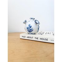 Delft Royal Twickel Ter Steege Tulip Vase, Handbemalte Mini-Vase, Dutch Blau Und Weiße Vase von MissVintageBox