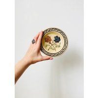 Handgefertigter Teller Aus Terrakotta, Handbemalter Teller, Rosen, Blumenmotiv von MissVintageBox