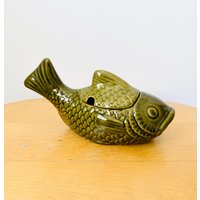 Kleine Vintage Fischterrine Fisch, Fischtopf Mit Grünem Deckel, Keramikschale von MissVintageBox