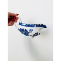 Sauciere Blue Willow Pattern, Hancock & Sons in Stoke-On-Trent, Weißem Und Blauem Porzellan von MissVintageBox