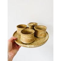 studio Keramik Schalen Mit Tablett, Knabber Schalen, 4Er Set Aperitif Tassen, Servier von MissVintageBox