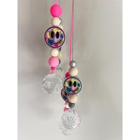 Smiley-Sonnenfänger Mit Holz-Und Silikonperlen | Regenbogenkristall Deko in Neon Pink - Suncatcher von MissWildhorse