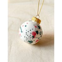 Mittelgroßes Ornament, Christbaumschmuck, Weihnachtskugel, Weihnachtsgeschenk, Porzellanornament von Mistceramics