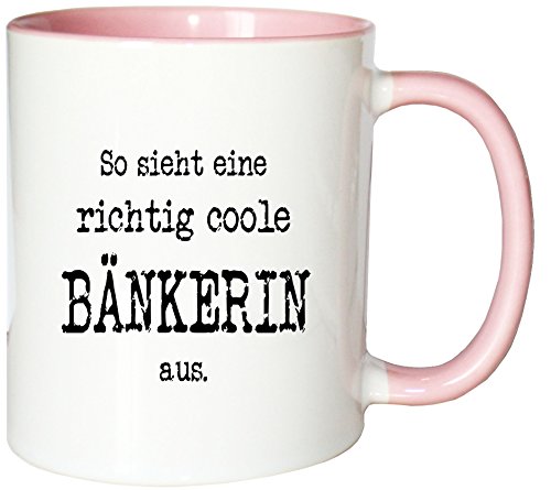 Mister Merchandise Kaffeetasse So Sieht eine richtig Coole Bänkerin aus. Teetasse Becher, Farbe: Weiß-Rosa von Mister Merchandise