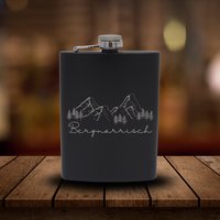 Bergnarrisch Flachmann Geschenkset | Berge Alpen Wandern Edelstahl-Trinkflasche Outdoor Camping Geschenkidee |Weihnachtsgeschenk Bergnarrisch Flachmann Geschenkset | Berge Alpen Wandern Edelstahl-Trinkflasche Outdoor Camping Geschenkidee |Weihnachtsgeschenk von MitHerzenManufaktur