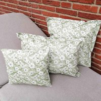 Outdoor Kissen Grün Mit Weißen Blumenranken - in 3 Größen/Gartenkissen von MitLiebeDekoriert