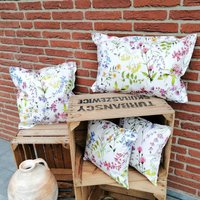 Outdoor Kissen - Wachstuch Für Draußen Muster Blumen Blumige Wohn & Gartendeko in Drei Verschiedenen Größen von MitLiebeDekoriert