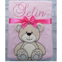 Babydecke Mit Namen Und Geburtsdatum - Geschenk Geburt 76x102 cm Taufe Rosa Teddybär 802019 von MitNamen