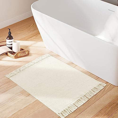 MitoVilla Kleiner Boho-Badezimmerteppich, 50x90 cm, cremefarben, gewebte Baumwolle, Überwurf-Teppiche für Wohnzimmer, modernes Bauernhaus, waschbar, Bodenmatte mit Quaste für Eingangsbereich, Flur von MitoVilla