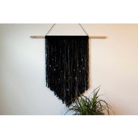 Schwarze Makramee Wolle Gewebt Wandbehang | Kupfer Akzente Holzdübel Fransen Quaste Garn Geschenke Für Sie von MituDesignCo