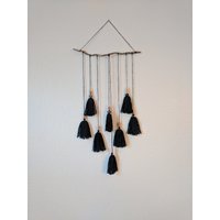Schwarze Quaste Makramee Wandbehang | Mid Century Moderne Dekor Wolle Holz Keramik Perlen Faser Garn Wandkunst Geschenkideen Schwarze Quaste Makramee Wandbehang | Mid Century Moderne Dekor Wolle Holz Keramik Perlen Faser Garn Wandkunst Geschenkideen von MituDesignCo