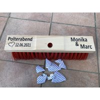 Geschenk Polterabend Hochzeit Umzug Personalisierte Arbeitshandschuhe Besen Familiengeschenk Ohne Stiel B-Ware Bware von MixToFitShop