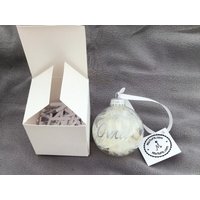 Karton Mit Personalisierter Weihnachtskugel Gefüllt Federn - Ab 8 St 3, 90 Federkugel Glas Namen Wichtelgeschenk von MixToFitShop