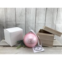 Personalisierte Weihnachtskugel in Rosa Matt Mit Box Weihnachtsgeschenk Taufgeschenk Geburtsgeschenk Personalisierte Weihnachtskugel in Rosa Matt Mit Box Weihnachtsgeschenk Taufgeschenk Geburtsgeschenk von MixToFitShop