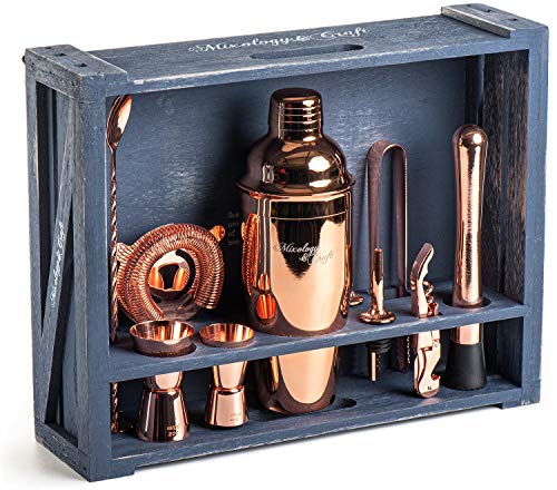 Mixology & Craft Cocktailshaker-Set – 11-teiliges Cocktail-Set mit Shaker und rustikalem Holzständer, Barkeeper- und Cocktailmixer-Set, Kupfer-Geschenkset von Mixology & Craft