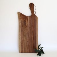 Schneidebrett Groß 50 cm | Charcuteriebrett Massives Servierbrett Mit Griff Käseplatte Küchenbrett Aus Holz Schneidebrett Groß 50 cm | Charcuteriebrett Massives Servierbrett Mit Griff Käseplatte Küchenbrett Aus Holz von MiyuniqAuthentics