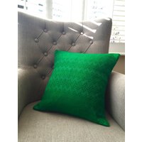 Grüne Seide Gemusterte Kissenhülle von MizBizCushions