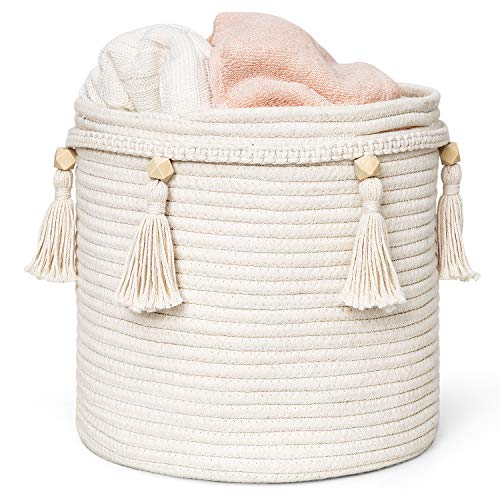 Mkono Makramee Dekorativer Baumwollseilkorb Boho Woven Quaste Schrank Aufbewahrungsbehälter Organizer für Kinderzimmer, Spielzeug, Wohnzimmer, Schlafzimmer von Mkono