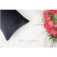 Schwarzer Samt Rechteckiger Kissenbezug Und Goldrohre von MlleLacouture
